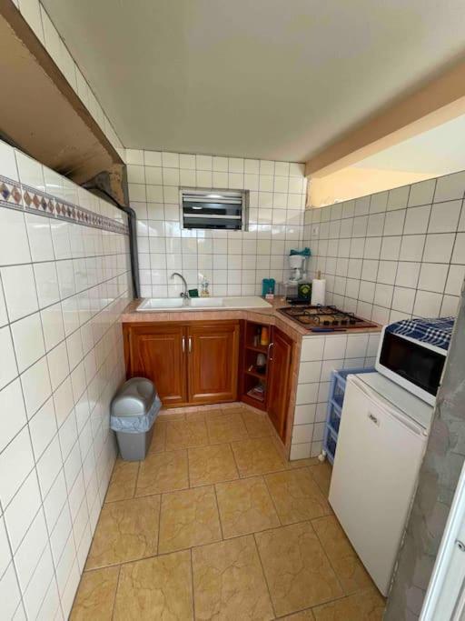 Appartement Studio « Ti Thon » Avec Vu Magnifique Sur La Montagne Du Vauclin à Le Vauclin Extérieur photo